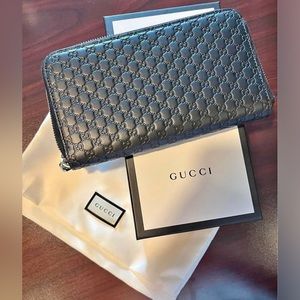 GUCCI WALLET NWT AND BOX!!